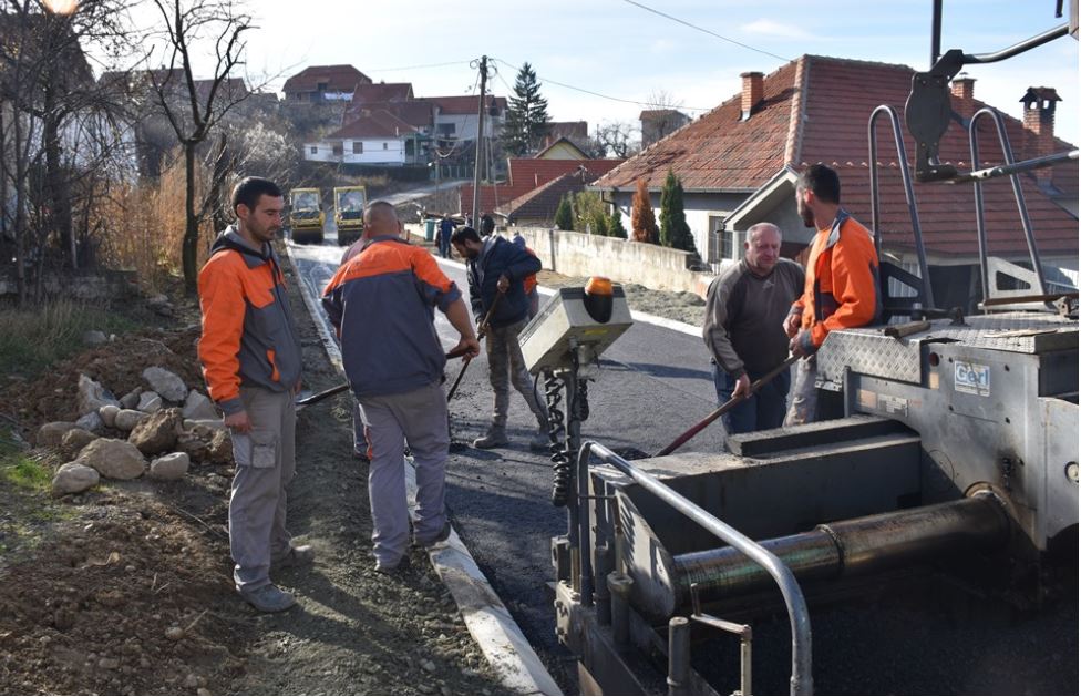 Jednu ulicu gradili tri godine