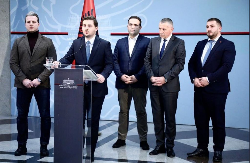 Albanci sa juga Srbije sa jedinstvenom listom na izborima, podržao ih Tači
