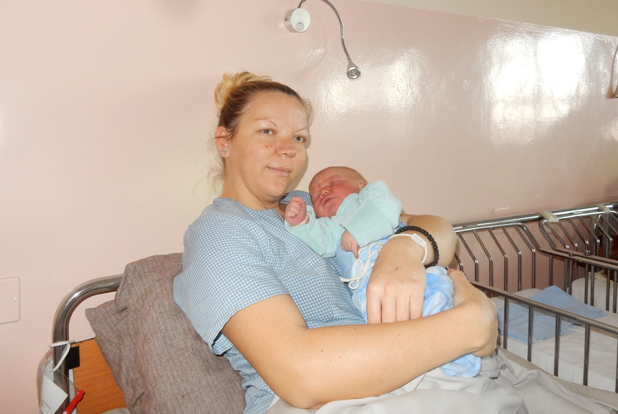 Princ Jovan od 5,2 kilograma doneo sreću u leskovačko porodilište gde je 2019. rođena beba od 5,5 kilograma