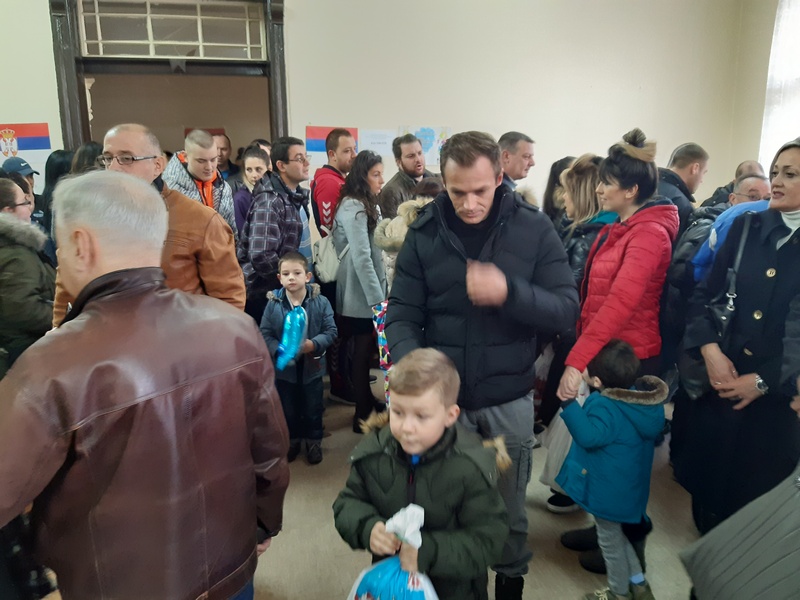 Mesna zajednica Hisar darivala deci svetosavske paketiće