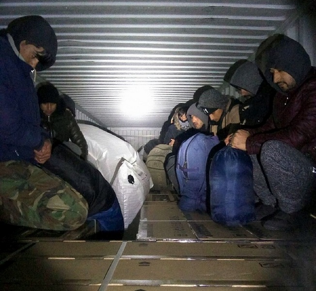 Pronađeno 12 migranata u vagonu teretnog voza