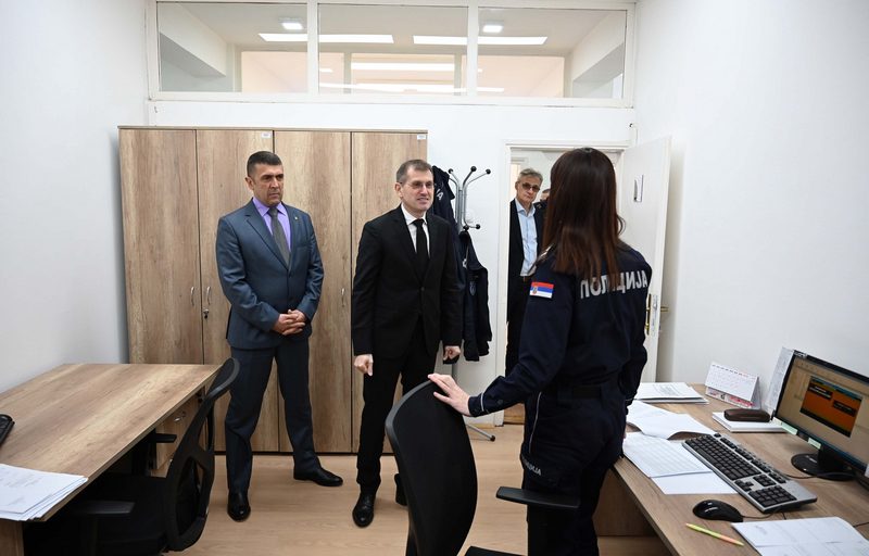 Rebić otvorio nove prostorije Policijske ispostave Crveni krst u Nišu