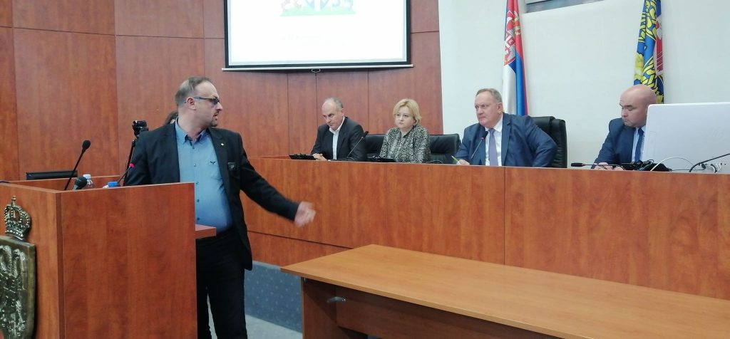 Predsednik Sindikata prosvetnih radnika Aleksandar Ničić imao samo reči hvale za leskovačkog gradonačelnika
