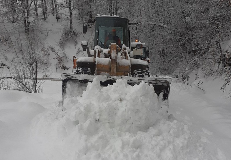 Sneg od pola metra prekrio delove opštine Vlasotince