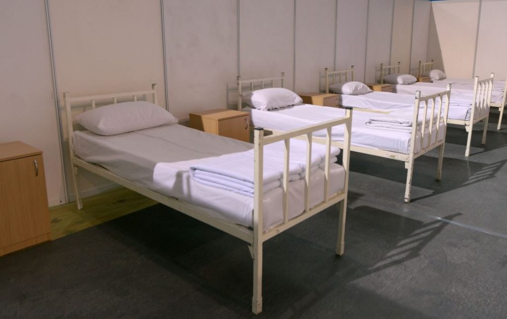 Dupliran broj pacijenata na Čairu, kreveti spremni i u dve osnovne škole