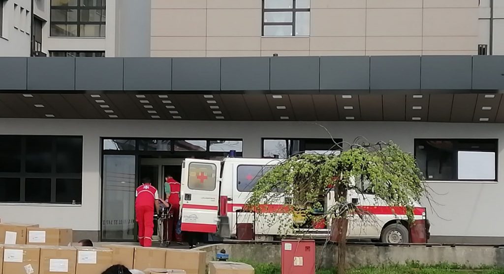 Pacijent pronađen mrtav u dvorištu leskovačke bolnice, slučaj se ispituje