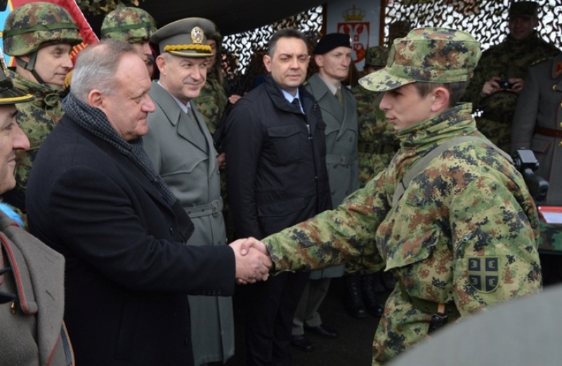 Gradonačelnik Leskovca čestitao vojnicima praznik