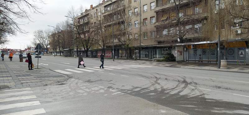 Leskovčanin udario policajca koji ga je zaustavio jer je vozio biciklu na zabranjenoj površini