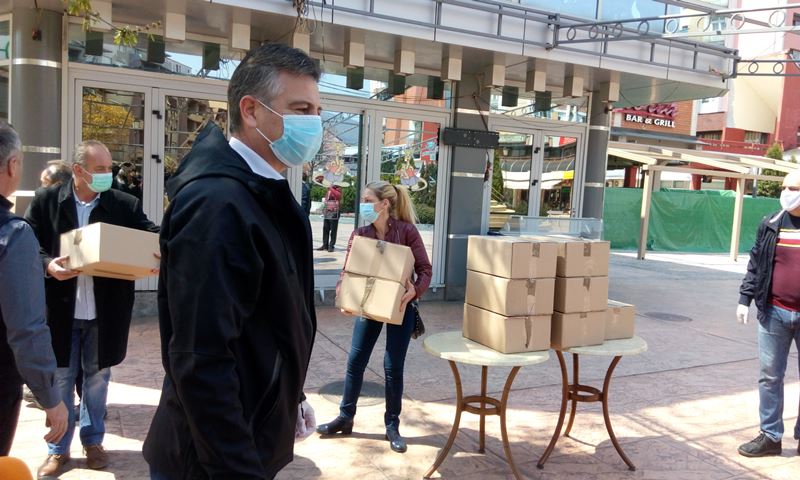 Privratnik poklonio 500 vizira zdravstvenim radnicima u Pirotu