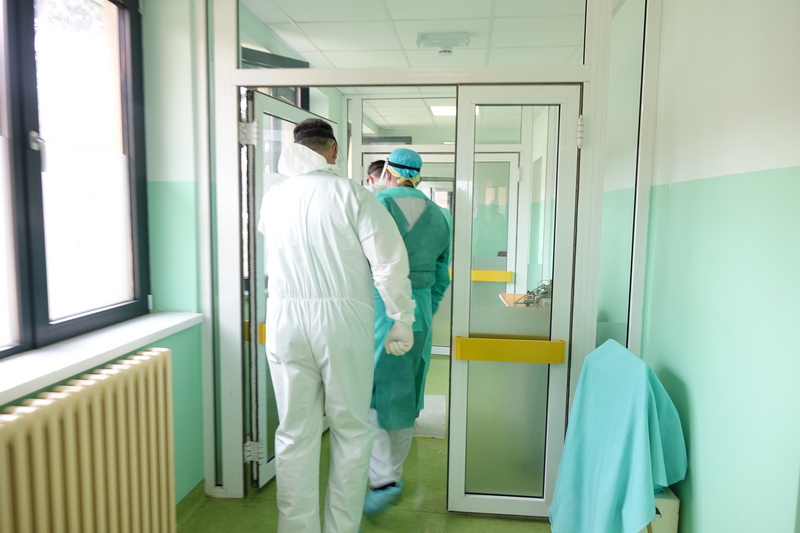 Korona: U Leskovcu, Nišu i Vranju preminula četiri pacijenta, 11 na respiratorima