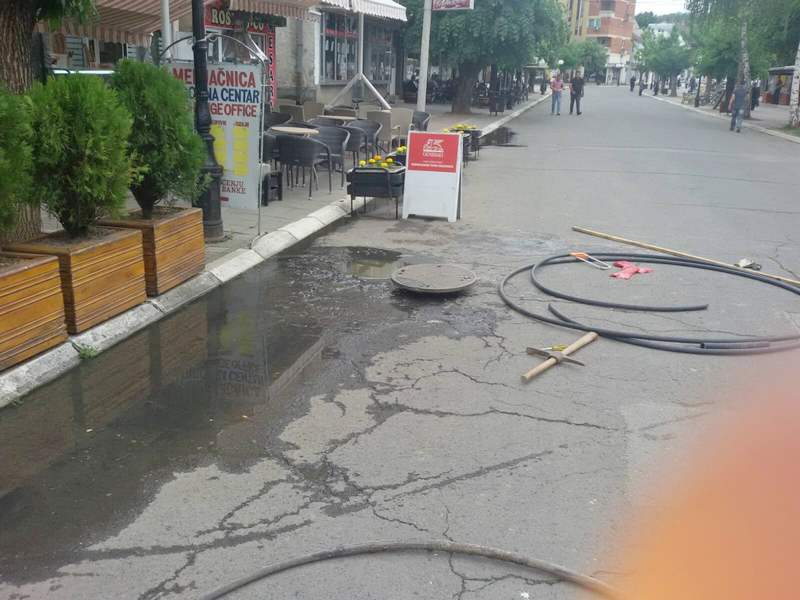 U centru Lebana dan i po curile fekalije