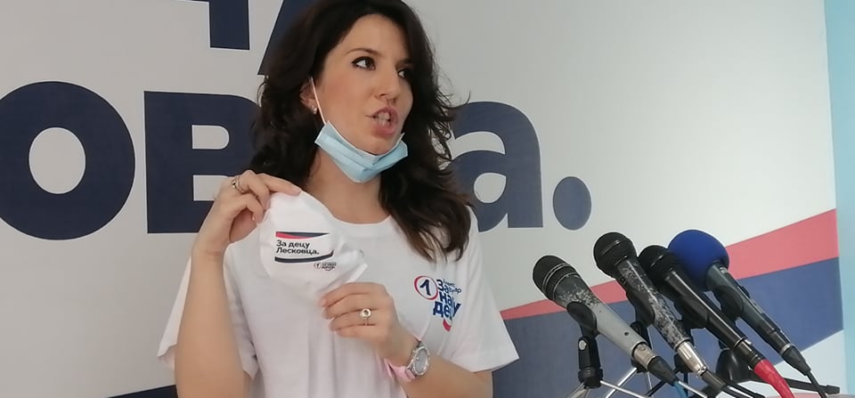 SNS odštampala zaštitne maske „Za decu Leskovca“