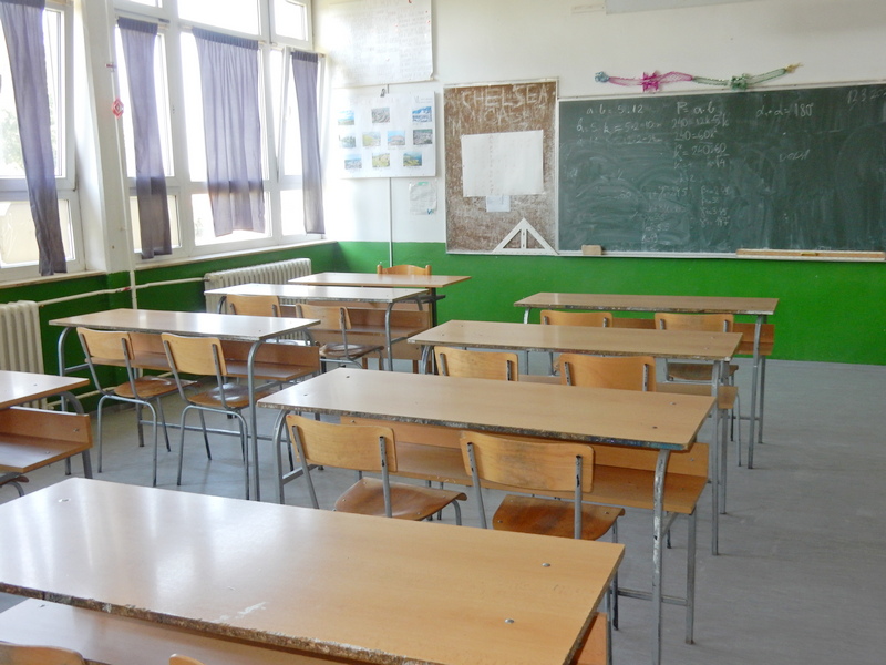 Helsinški odbor: Vlada da ukine veronauku u školama, nedopustivo da SPC određuje šta je moral