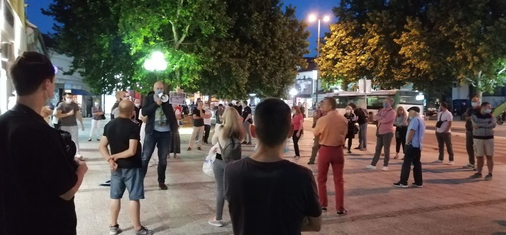 Protesti u Leskovcu: Vanrednu situaciju nam uvode oni koji su svesno ugrozili zdravlje građana