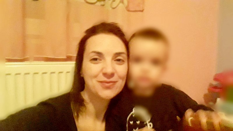 Majka dvoje dece i s trećim na putu očajna što je izgubila posao, najavljuje odlazak iz Srbije