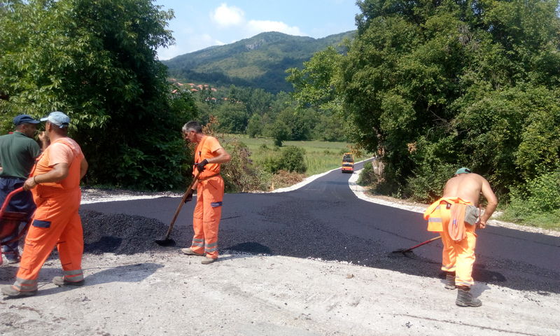 Prva faza izgranje puta na ulazu u selo Vlasi privodi se kraju