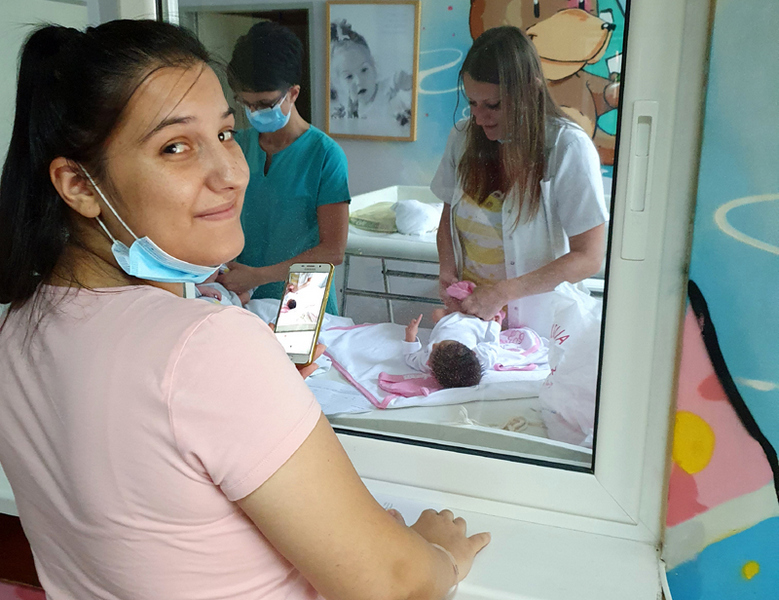 Porodiljama u Leskovcu isplaćeno po 10.000 i 20.000 dinara