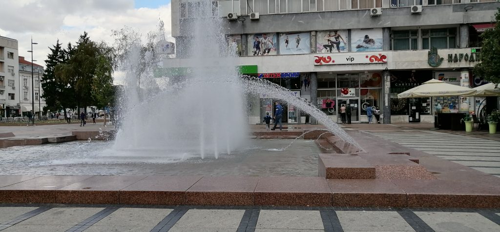 Pokret za preokret: Da se utvrdi ko je odgovoran za što je fontana na Trgu često neispravna iako je plaćena 500.000 evra