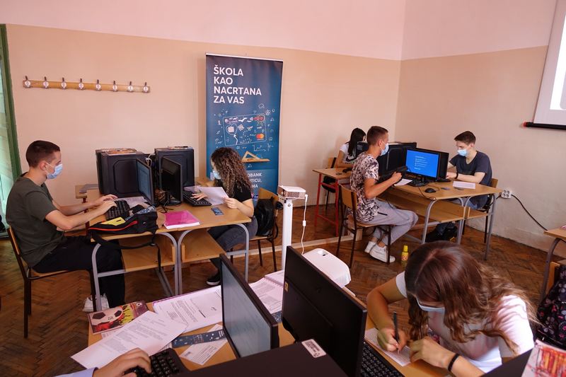 Ekonomska škola u Leskovcu dobila vrednu računarsku opremu