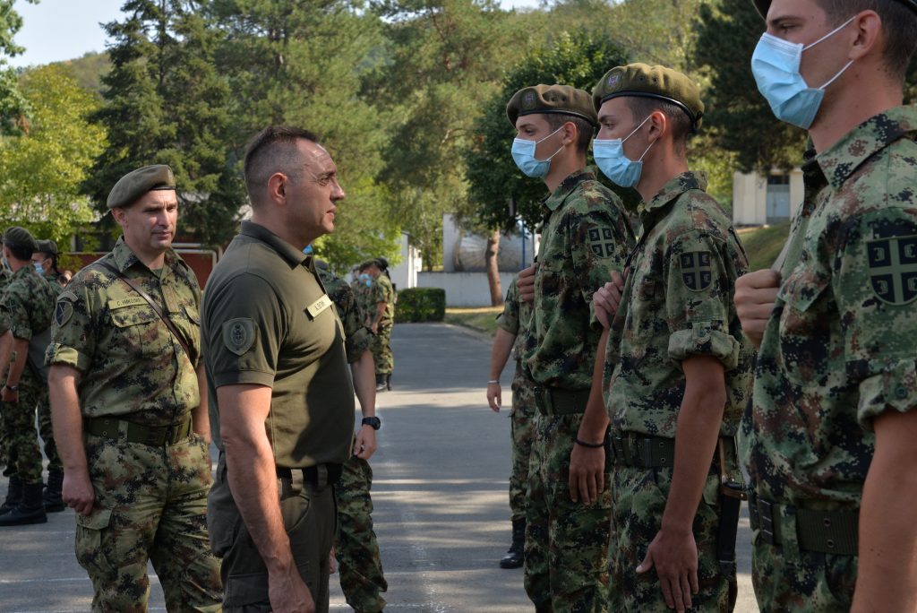 Vulin obišao vojnike septembarske klase u Leskovcu