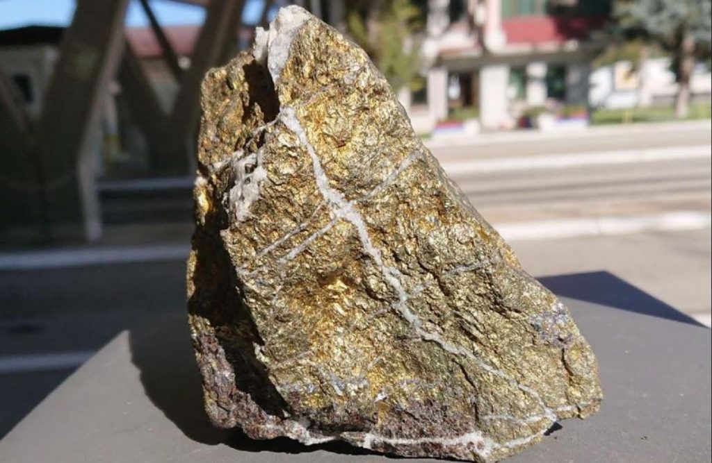 Kamen sa zlatnim česticama pronađen na Gradini u prtljagu automobila