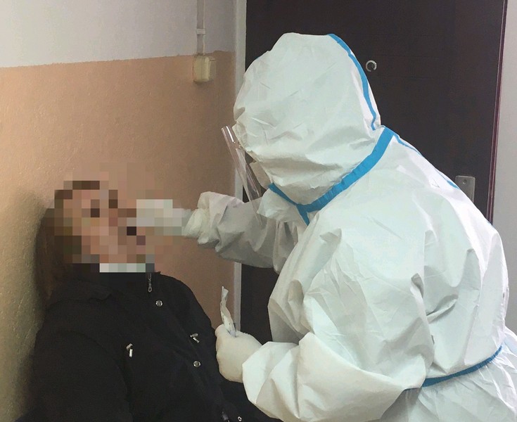 Manje testiranih, manje zaraženih u Leskovcu i okolini, među njima učenik i dete