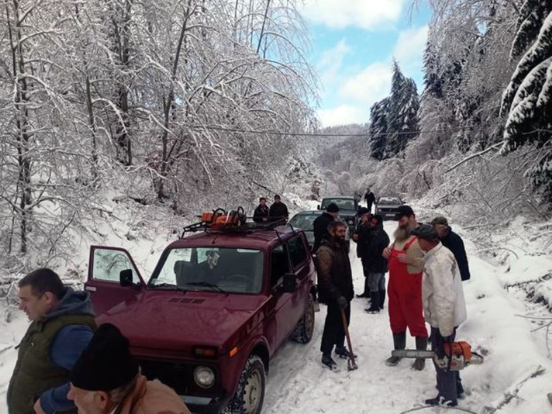Meštani sami krčili put ka Oruglici, bez struje više od nedelju dana preko 50 sela u Jablaničkom okrugu