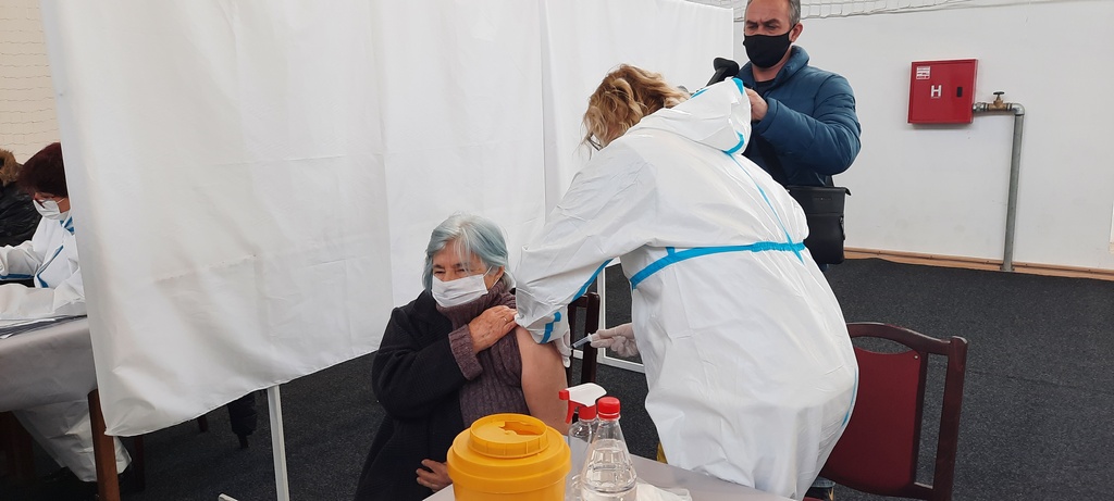Oko dve i po hiljade Srba sa Kosova se vakcinisalo u Kuršumliji