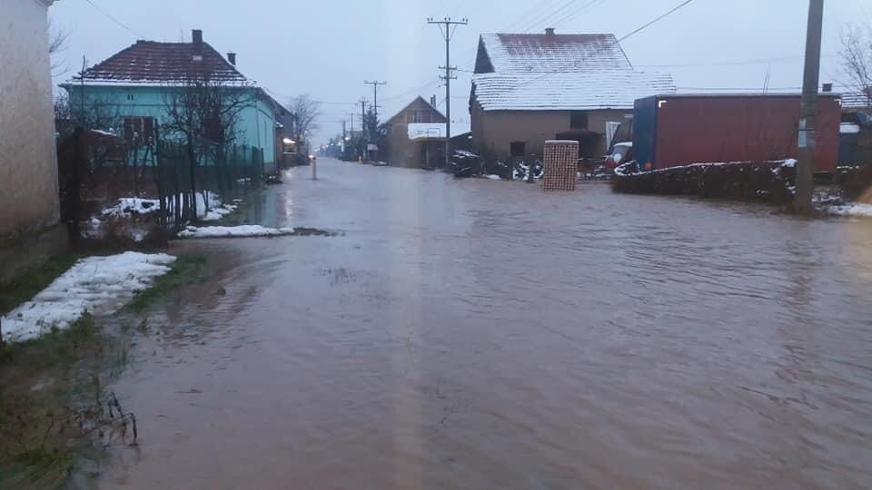 Poplave: Evakuacija ljudi u pustorečkom kraju, proglašena vanredna situacija u Bojniku