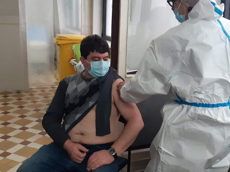 Prvu vakcinu primio šef Urgentnog u Leskovcu, vakcinisao se i direktor bolnice Nebojša Dimitrijević