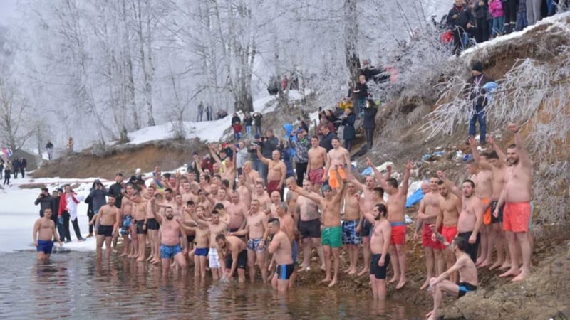 Na Vlasinskom jezeru sutra oko 100 plivača za Časni krst