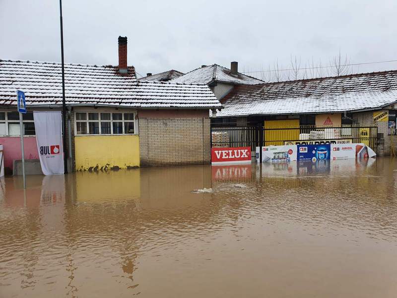 Firma Novi prom u Leskovcu kompletno pod vodom