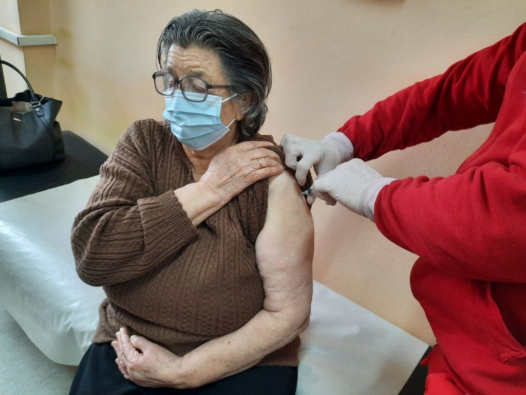 Vakcinacija počela i u Vlasotincu