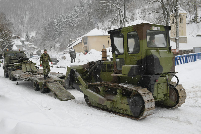 U Crnoj Travi opet vanredno, vojnici čiste sneg, stigao i ministar vojni