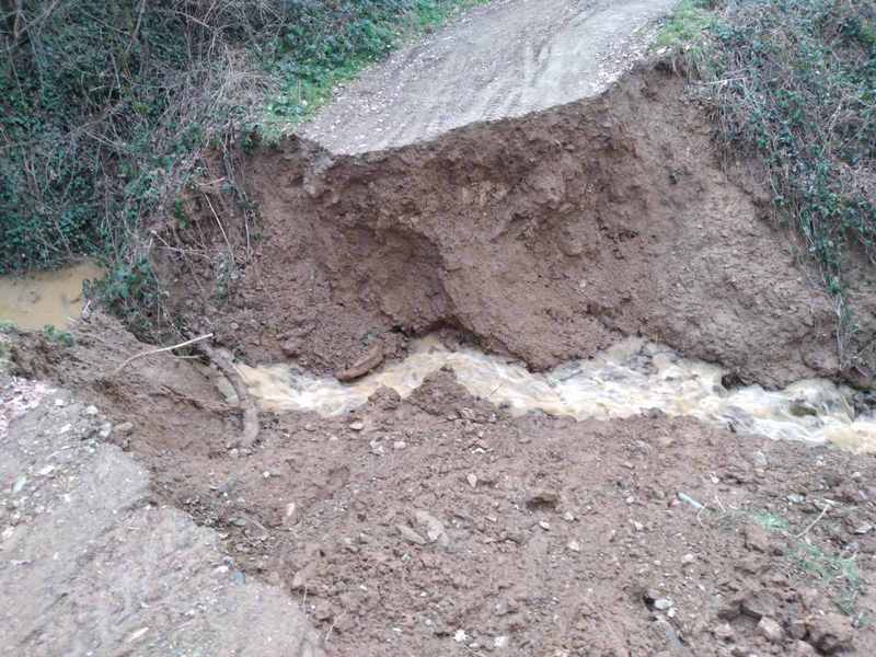 BEZOBRAZLUK, NEMARI ILI…Deponija sa autoputa u Grdeličkoj klisuri zarobila 300 ljudi