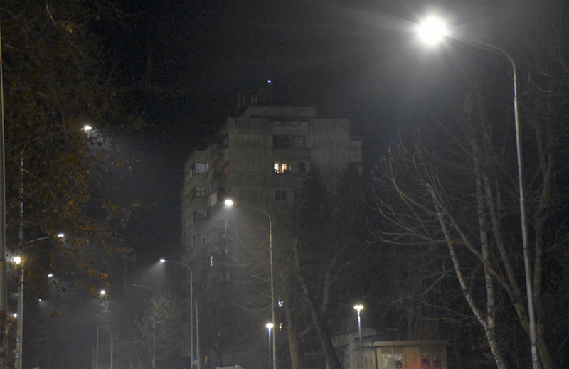 Meštani deo kvarta Solidarnost u Leskovcu danima u mraku, nova LED rasveta se pokvarila (video)