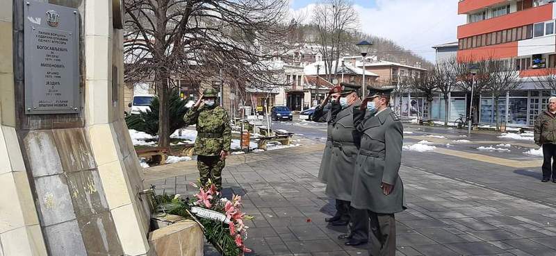 U Medveđi položeni venci na spomen česmi povodom 22. godine od početka NATO agresije