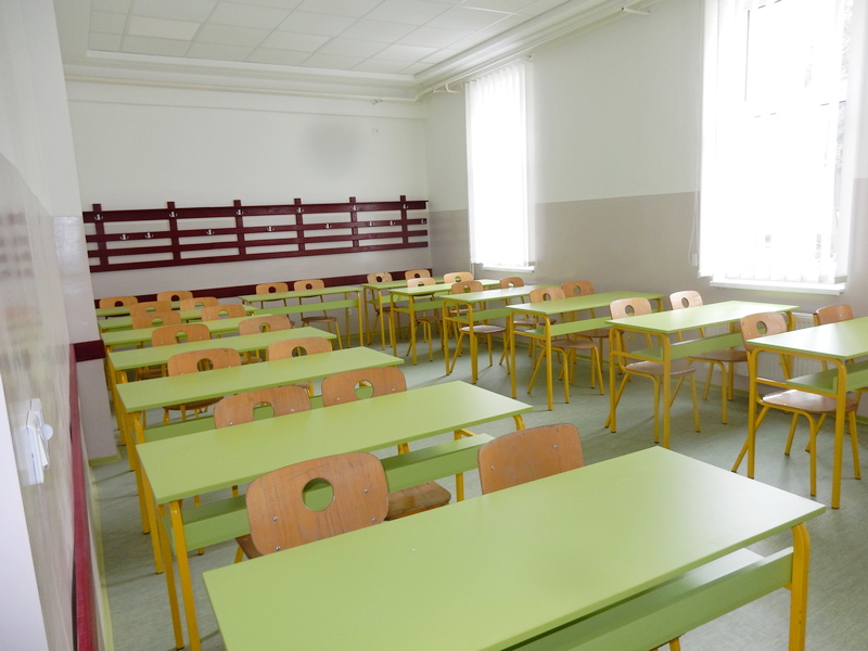 Od ponedeljka nema škole u Srbiji koja je kompletno na onlajn nastavi