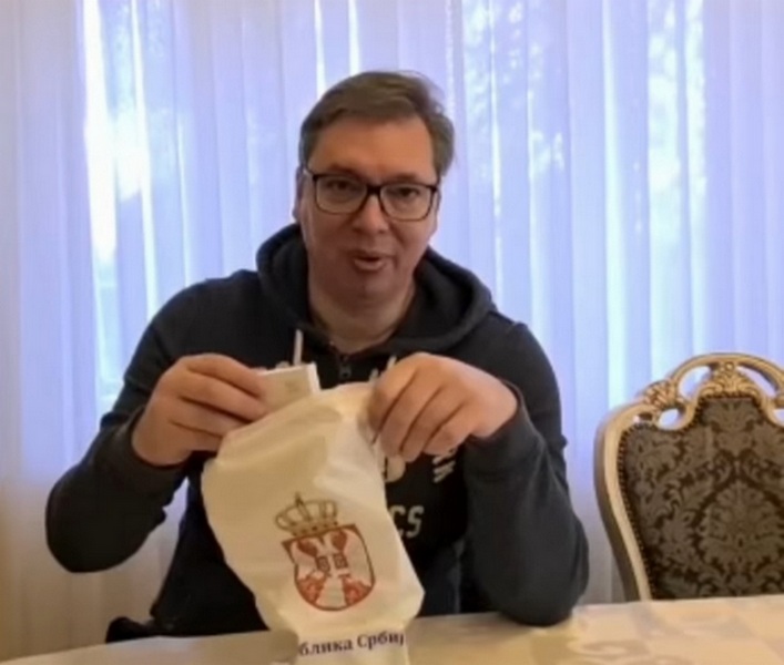 Vučić predstavio sadržaj kese sa vitaminima za penzionere