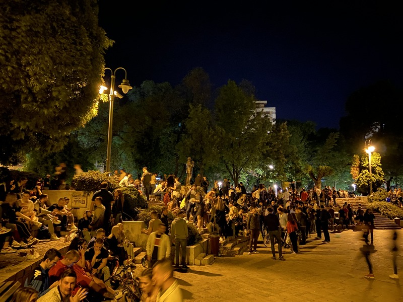 Gužve na ulicama, građani bez straha od korona virusa