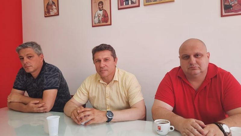 Dveri u Leskovcu smatraju da “botovi” kreiraju javno mnjenje