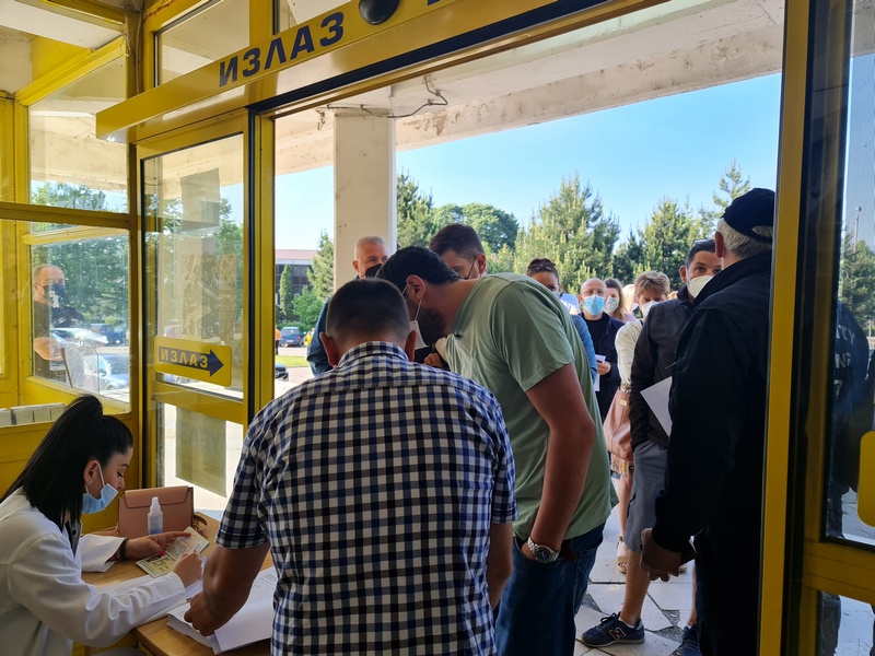 Nastavlja se masovna vakcinacija Makedonaca u Vranju