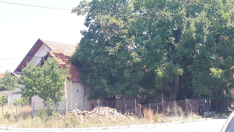 Vlasnik kuće postavio bombu u dvorištu pokušavajući da se ubije