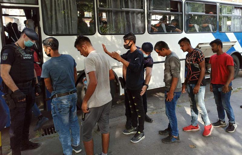 Otkriveno 12 migranata u autobusu u blizini Leskovca