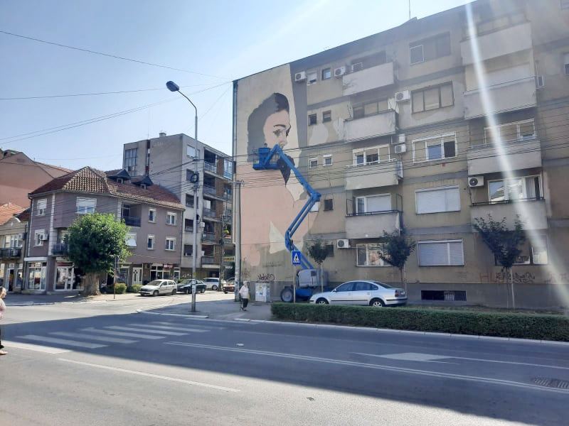 Mural Dragiše Stankovića Čelika iz Vlasotinca oslikava njegov unuk u Nišu