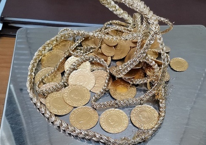 Zaplenjen zlatni nakit vredan gotovo 23.000 evra, u plastičnoj kesi i ogrlica od dukata od 266 grama