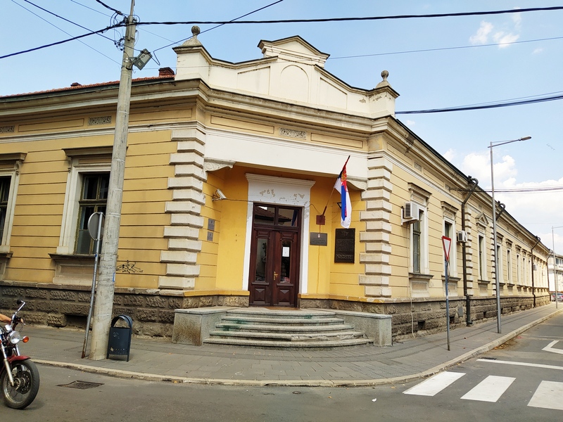 Najavljena adaptacija „osmospratnice“, sedišta grada Leskovca i načelništva za koje se ne zna da li su legalizovane