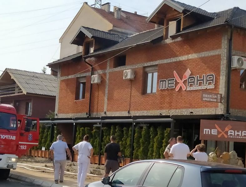 Požar u krovu restoranu Leskovačka mehana