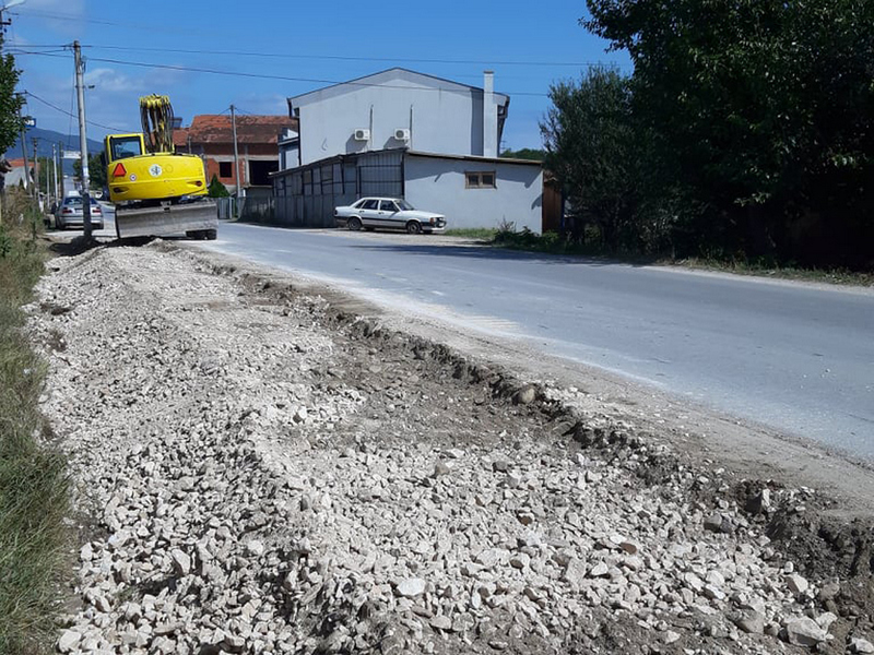 Počeli radovi na izgradnji trotoara kroz Donji Neradovac