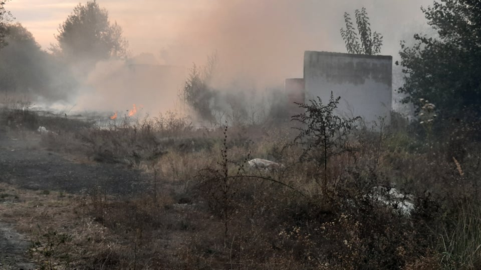 Leskovčanin razvalio kapiju preduzeća, ukrao bakar a zatim zapalio kombi